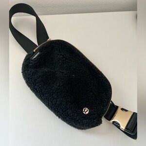 lululemon athletica Black Sherpa Belt Bag